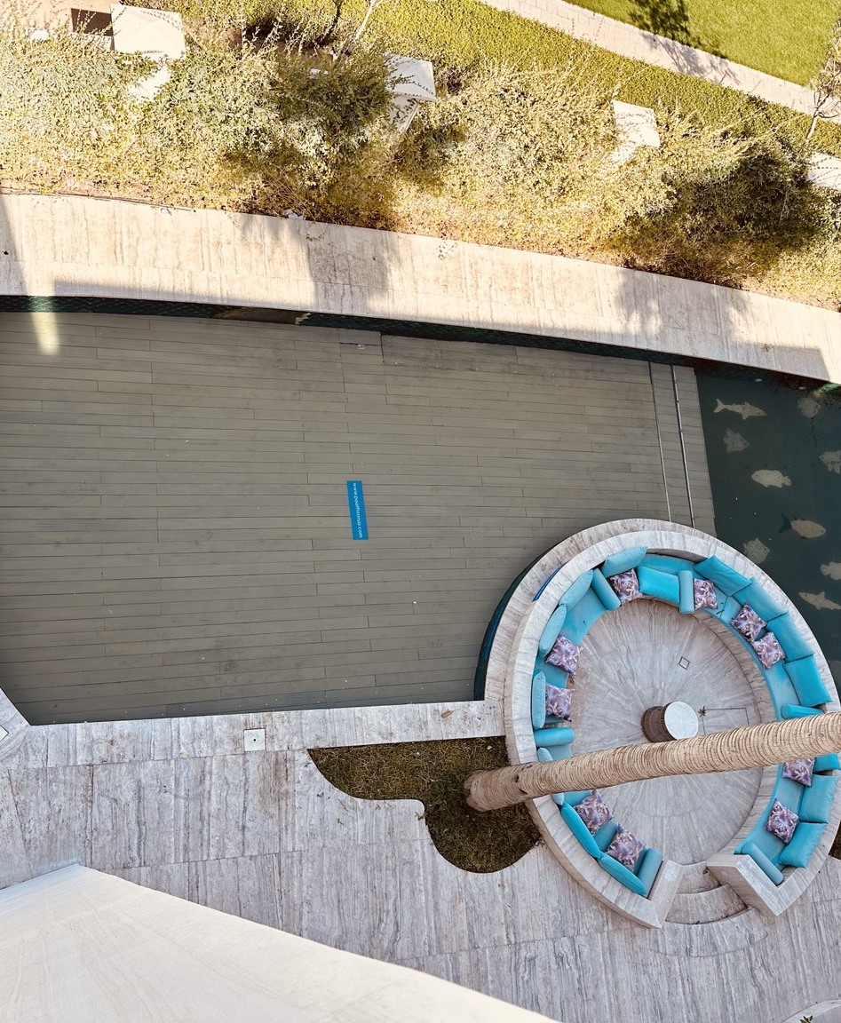 WaveLift movable pool floor
